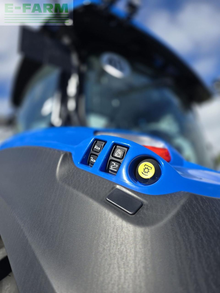 New Holland t5.110 dynamic command (stage v) - Tracteur agricole: photos 4 New Holland t5.110 dynamic command (stage v) - Tracteur agricole: photos 4