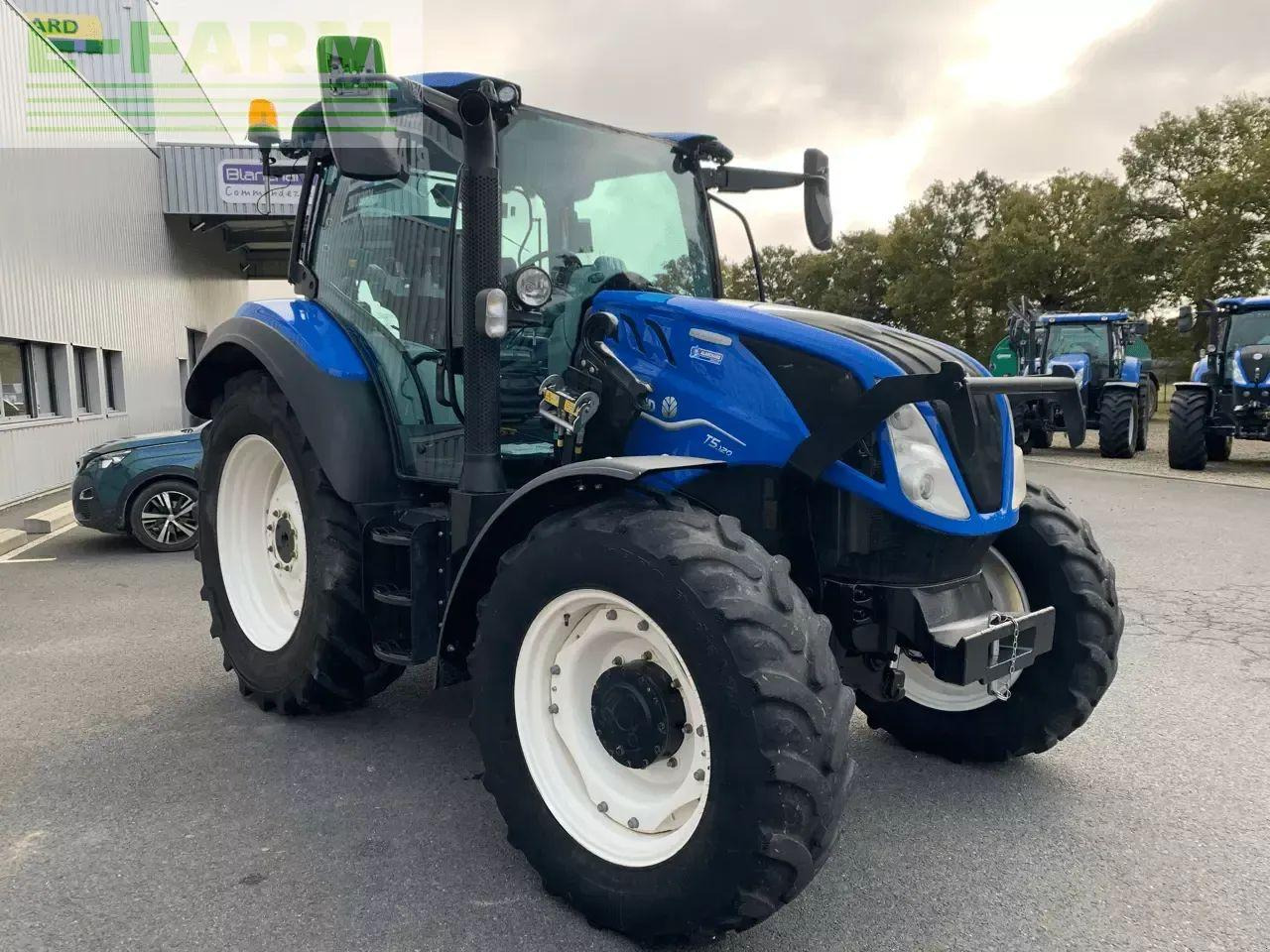 New Holland t5.120 dynamic command - Tracteur agricole: photos 4 New Holland t5.120 dynamic command - Tracteur agricole: photos 4