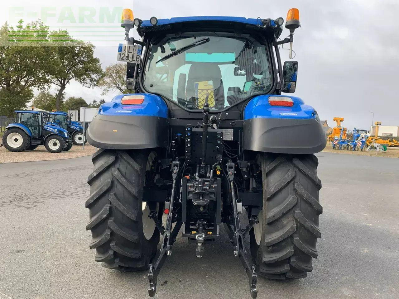 New Holland t5.120 dynamic command - Tracteur agricole: photos 5 New Holland t5.120 dynamic command - Tracteur agricole: photos 5