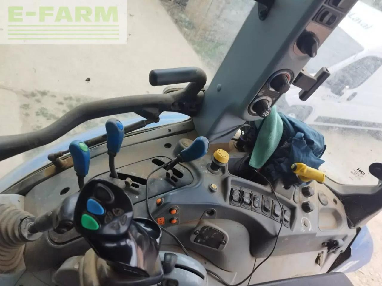 New Holland t5 120 ec EC - Tracteur agricole: photos 5 New Holland t5 120 ec EC - Tracteur agricole: photos 5