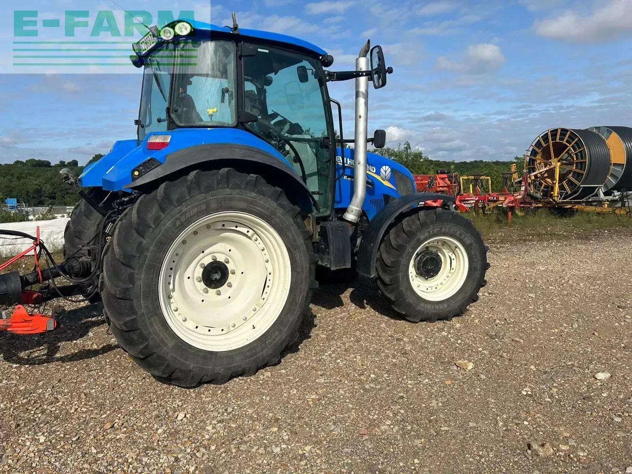 New Holland t5.95 - Tracteur agricole: photos 4 New Holland t5.95 - Tracteur agricole: photos 4