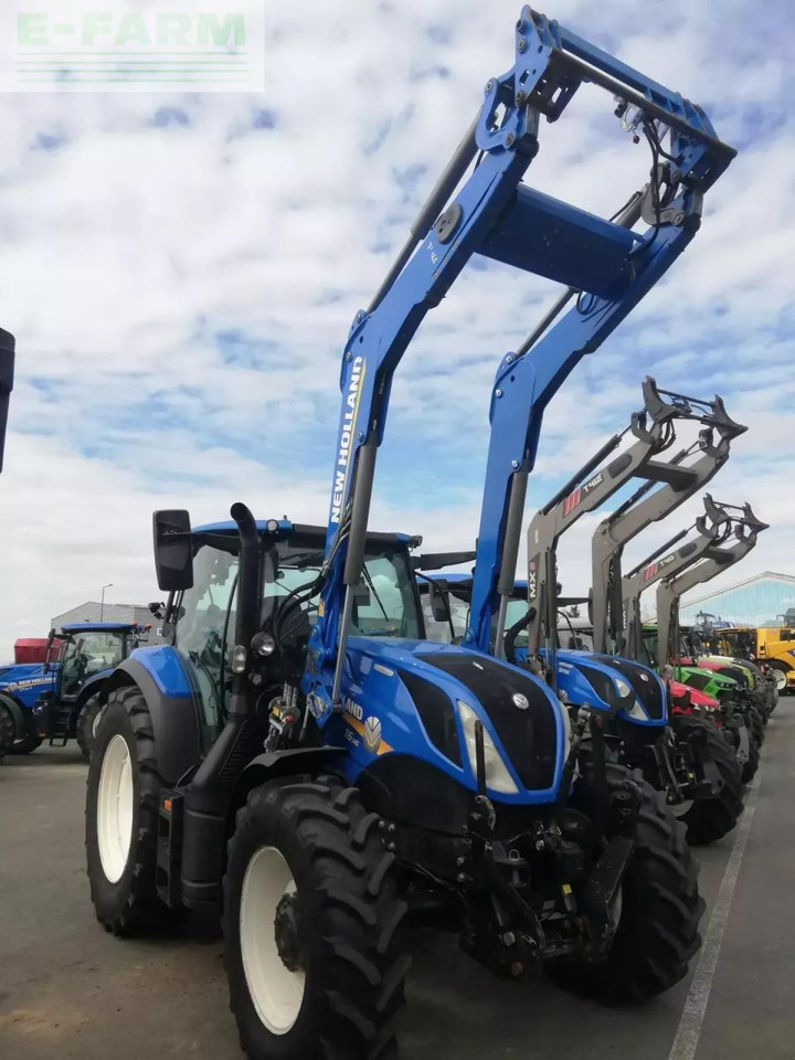New Holland t6.145 dynamic command - Tracteur agricole: photos 2 New Holland t6.145 dynamic command - Tracteur agricole: photos 2