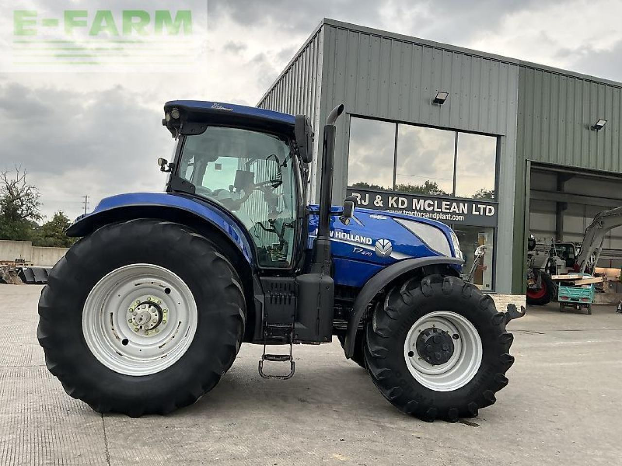 New Holland t7.270 blue power tractor (st24177) - Tracteur agricole: photos 1 New Holland t7.270 blue power tractor (st24177) - Tracteur agricole: photos 1