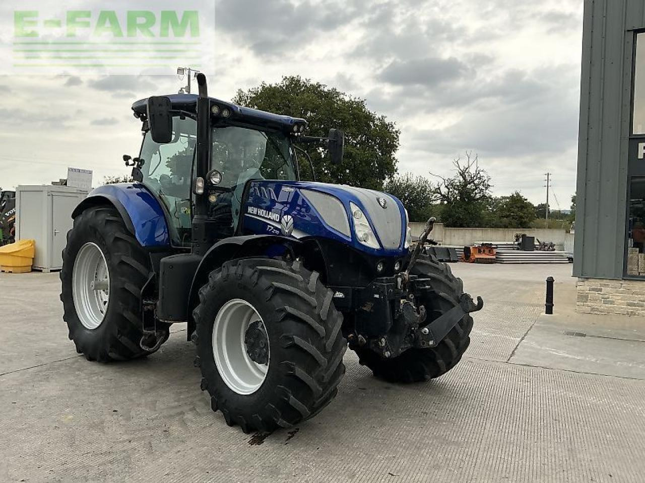 New Holland t7.270 blue power tractor (st24177) - Tracteur agricole: photos 2 New Holland t7.270 blue power tractor (st24177) - Tracteur agricole: photos 2