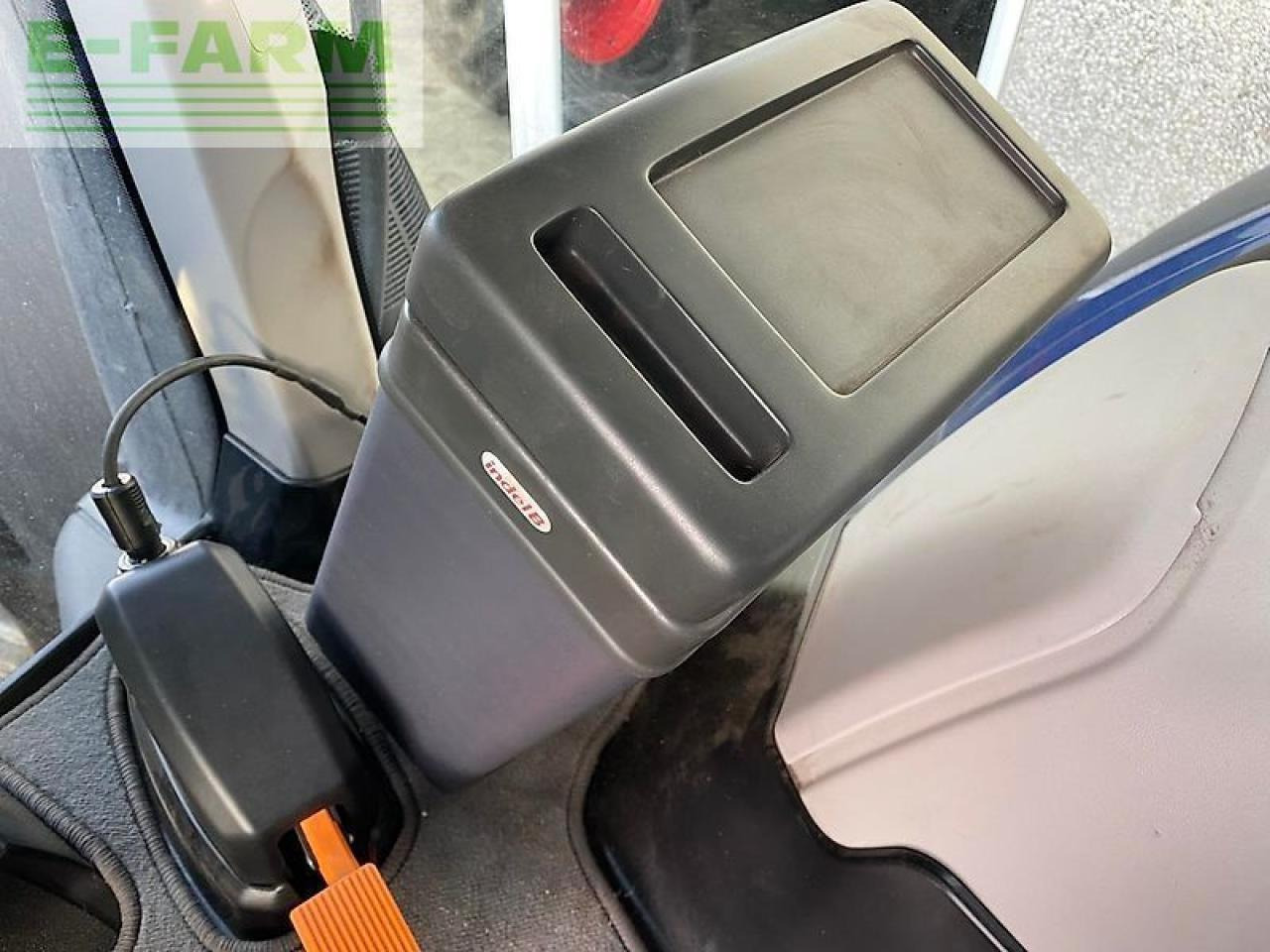 New Holland t7.300 bluepower - Tracteur agricole: photos 3 New Holland t7.300 bluepower - Tracteur agricole: photos 3