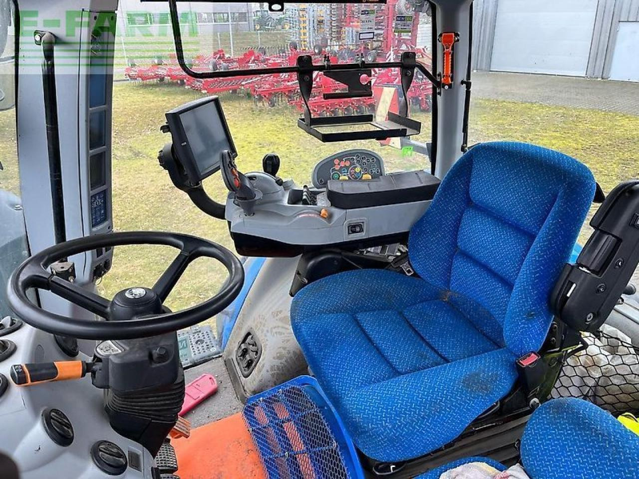 New Holland t8.380 - Tracteur agricole: photos 5 New Holland t8.380 - Tracteur agricole: photos 5