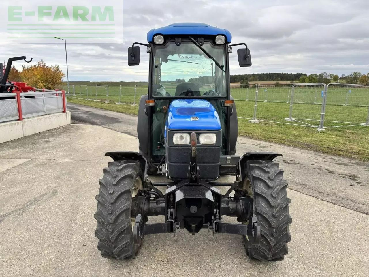 New Holland tn 85 fa dt supersteer - Tracteur agricole: photos 3 New Holland tn 85 fa dt supersteer - Tracteur agricole: photos 3