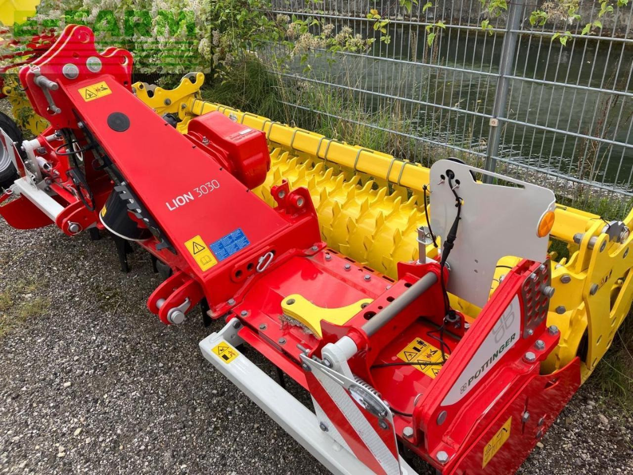 Pöttinger Lion 3030 - Outils du sol: photos 1 Pöttinger Lion 3030 - Outils du sol: photos 1