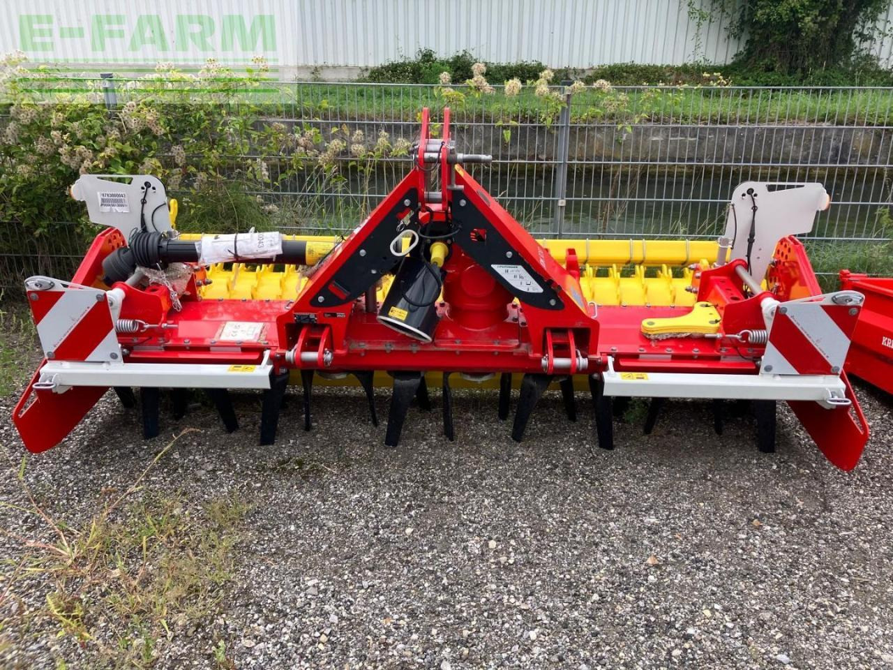 Pöttinger Lion 3030 - Outils du sol: photos 3 Pöttinger Lion 3030 - Outils du sol: photos 3