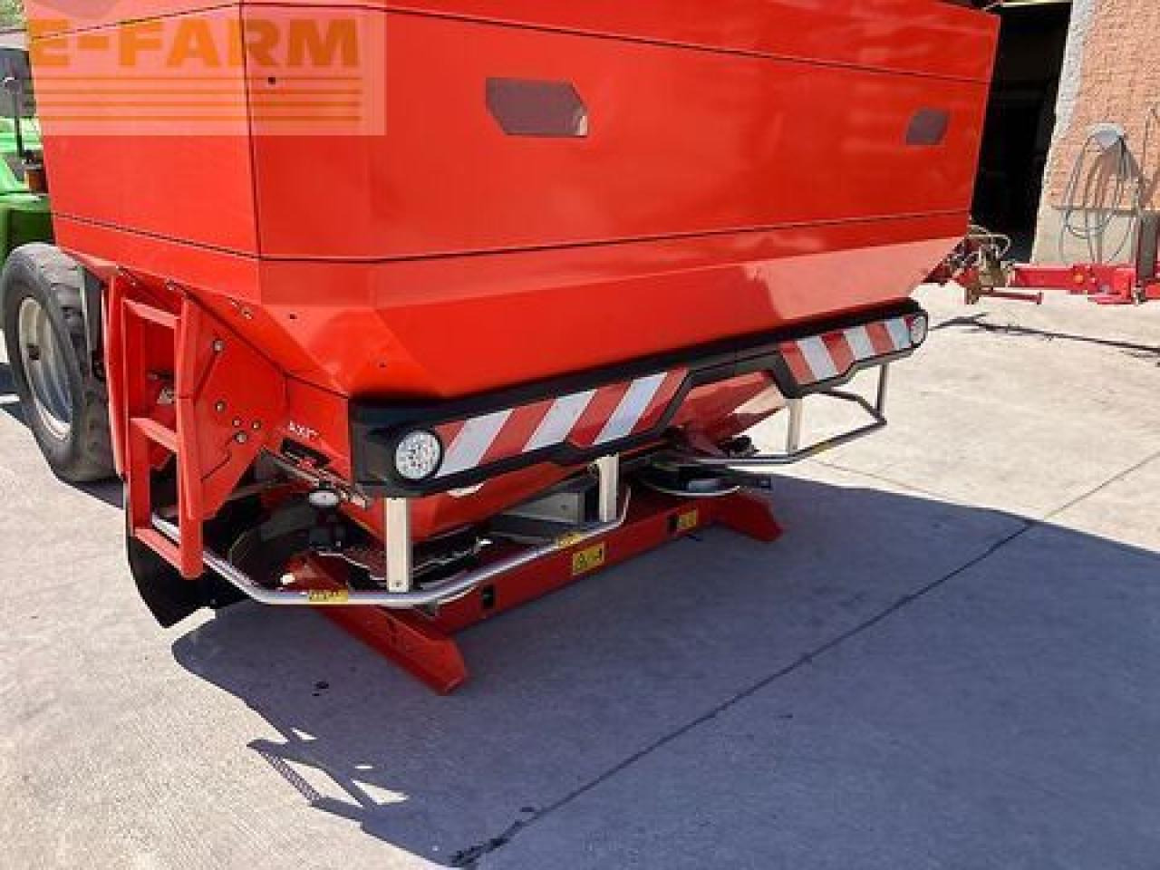 Rauch axis 50.2 emc+w *5200l behältervolumen* - Distributeur d'engrais: photos 5 Rauch axis 50.2 emc+w *5200l behältervolumen* - Distributeur d'engrais: photos 5