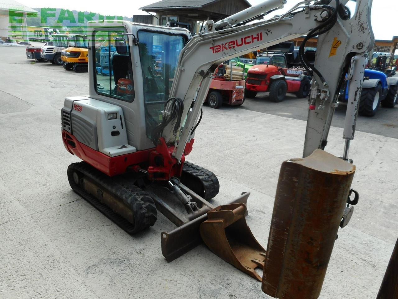 Takeuchi tb 228 ( 2.810kg ) powertilt - Mini pelle: photos 5 Takeuchi tb 228 ( 2.810kg ) powertilt - Mini pelle: photos 5