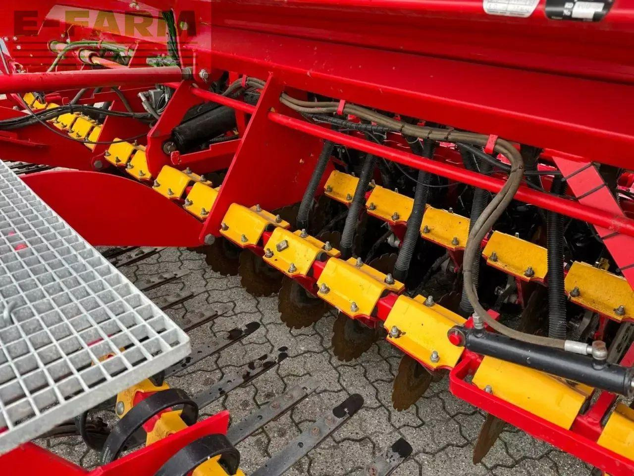 Väderstad rapid 400c - Combiné de semis: photos 4 Väderstad rapid 400c - Combiné de semis: photos 4