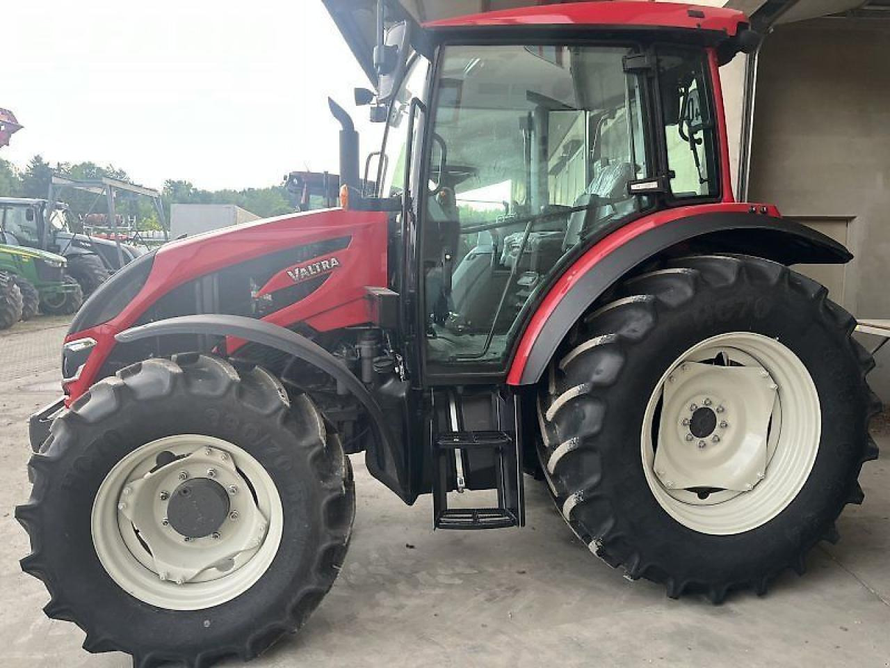 Valtra a 75 - Tracteur agricole: photos 1 Valtra a 75 - Tracteur agricole: photos 1
