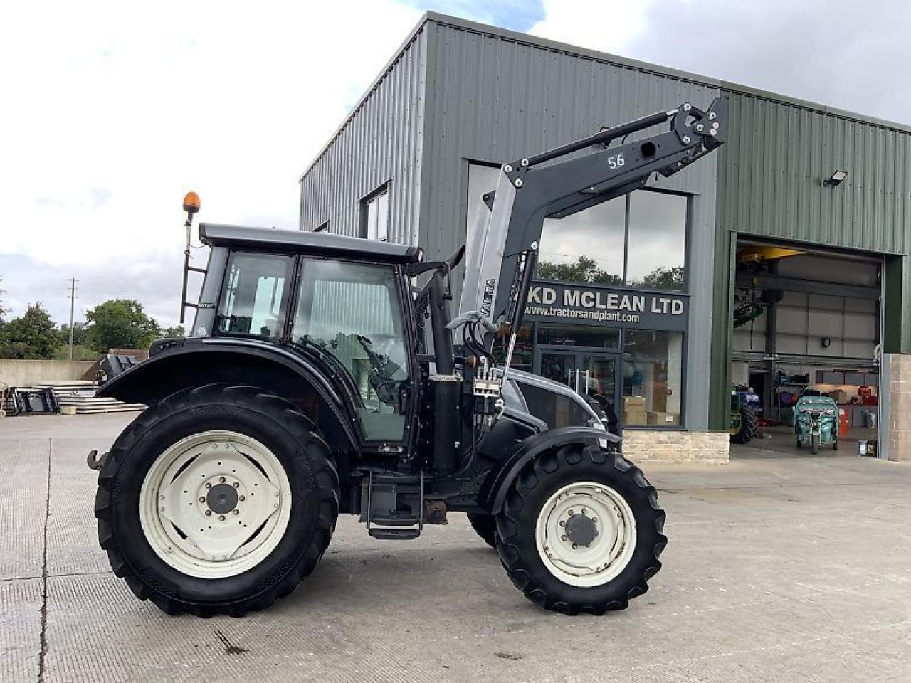 Valtra n103 hi tech (st23719) - Tracteur agricole: photos 1 Valtra n103 hi tech (st23719) - Tracteur agricole: photos 1