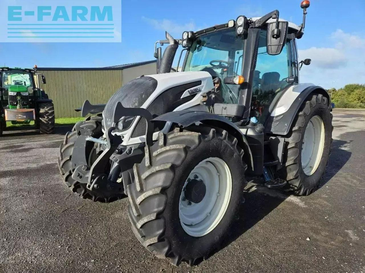 Valtra n124 hitech h5 HiTech - Tracteur agricole: photos 1 Valtra n124 hitech h5 HiTech - Tracteur agricole: photos 1