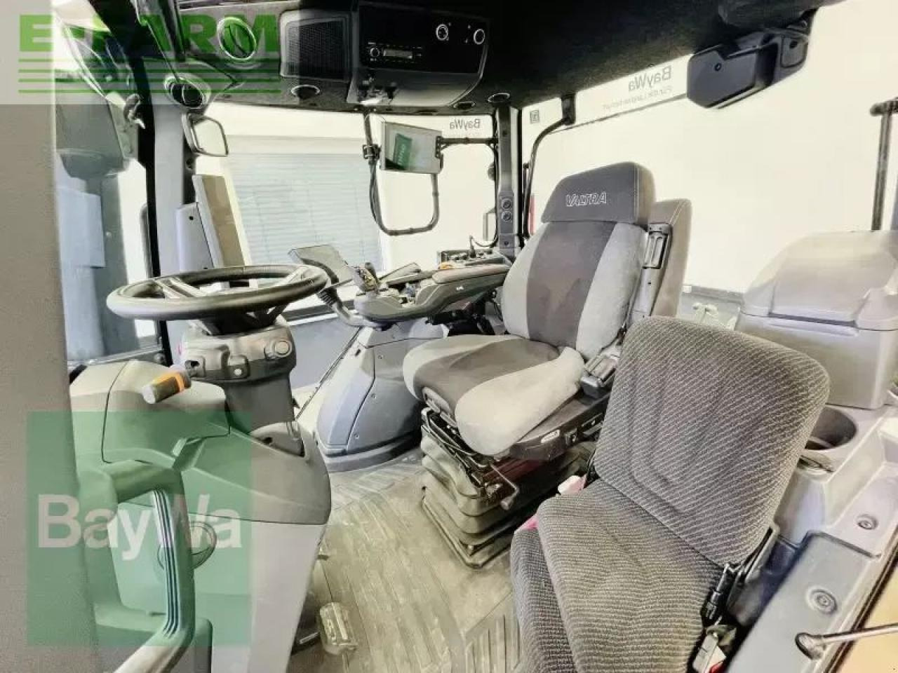 Tracteur agricole Valtra q305: photos 17 Tracteur agricole Valtra q305: photos 17