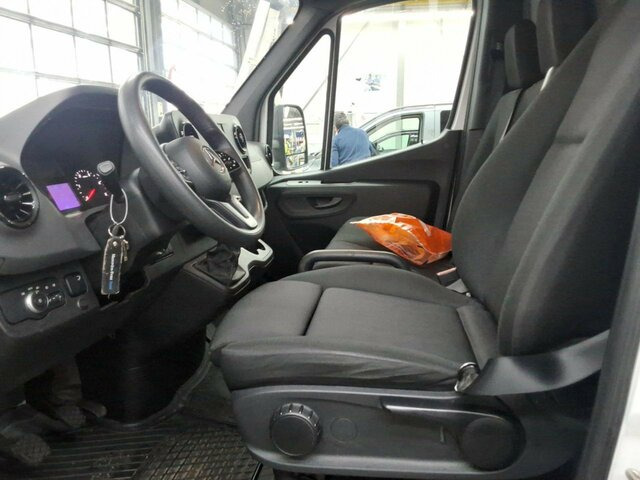 Photo d'intérieur 1: Fourgon grand volume MERCEDES-BENZ Sprinter317CDI Maxi Koffer,LBW,Klima,Kamera