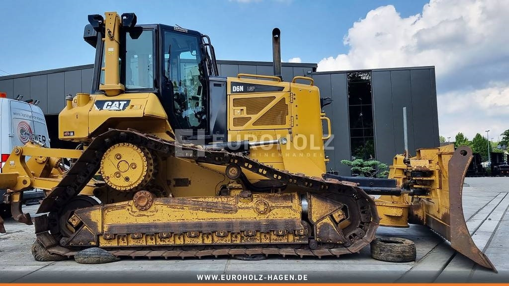 CAT D6N T4 LGP Ripper hydraulische 6-Wege-Verstellung - Bulldozer: photos 3 CAT D6N T4 LGP Ripper hydraulische 6-Wege-Verstellung - Bulldozer: photos 3