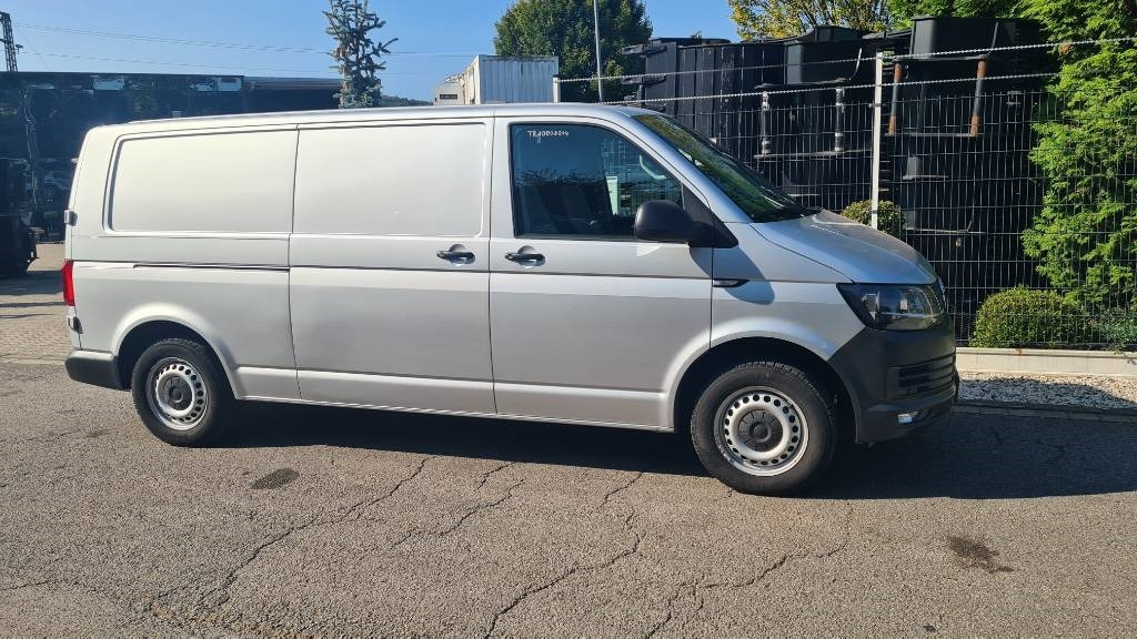 Volkswagen T5 2.0 TDI, Kasten, Werkstattschränke, Klima, AHK - Fourgon grand volume: photos 4 Volkswagen T5 2.0 TDI, Kasten, Werkstattschränke, Klima, AHK - Fourgon grand volume: photos 4