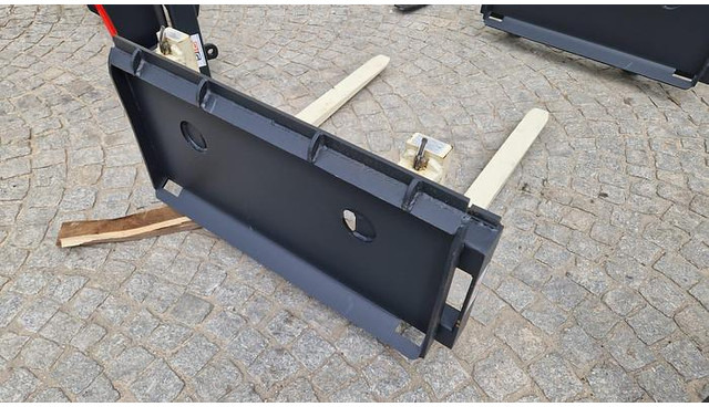 Big Palettengabel 2 t mit Bobcat 90 cm Aufnahme - Fourches pour Matériel de manutention: photos 2 Big Palettengabel 2 t mit Bobcat 90 cm Aufnahme - Fourches pour Matériel de manutention: photos 2