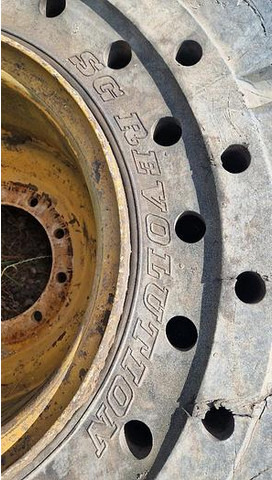 Pneu Big Vollgummi Räder 20,5 x 25 mit Volvo Felgen: photos 9 Pneu Big Vollgummi Räder 20,5 x 25 mit Volvo Felgen: photos 9