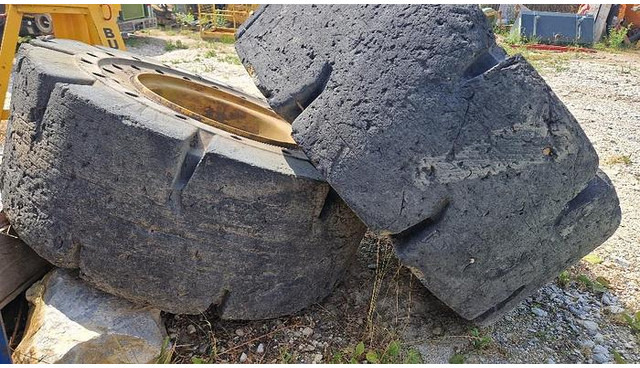 Pneu Big Vollgummi Räder 20,5 x 25 mit Volvo Felgen: photos 15 Pneu Big Vollgummi Räder 20,5 x 25 mit Volvo Felgen: photos 15