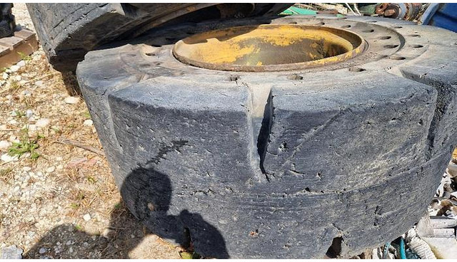 Pneu Big Vollgummi Räder 20,5 x 25 mit Volvo Felgen: photos 8 Pneu Big Vollgummi Räder 20,5 x 25 mit Volvo Felgen: photos 8