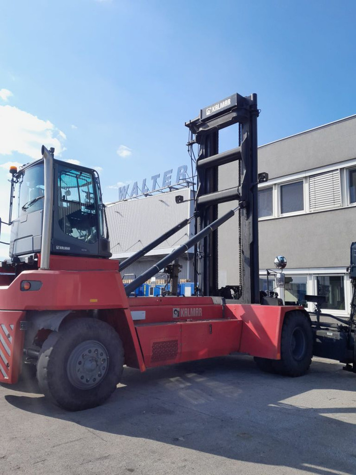 Kalmar DCG100-45ED4 - Reach stacker: photos 1 Kalmar DCG100-45ED4 - Reach stacker: photos 1