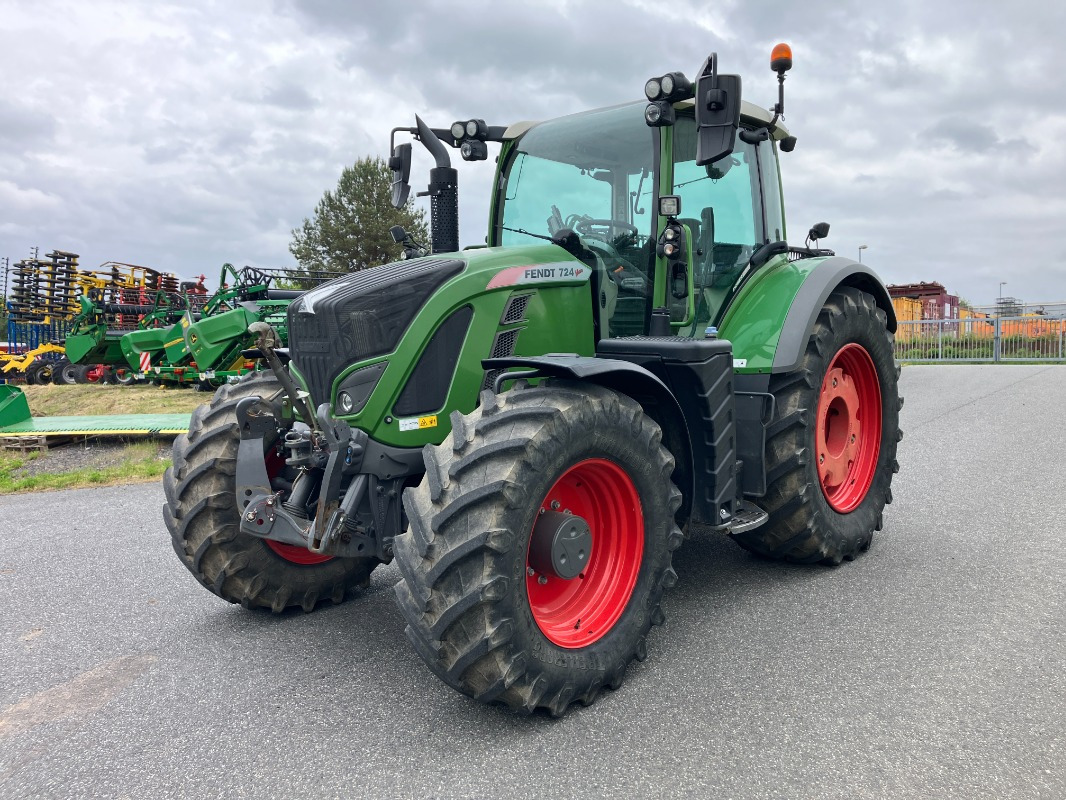 Fendt 724 PowerPlus mit Frontkraftheber - Tracteur agricole: photos 1 Fendt 724 PowerPlus mit Frontkraftheber - Tracteur agricole: photos 1