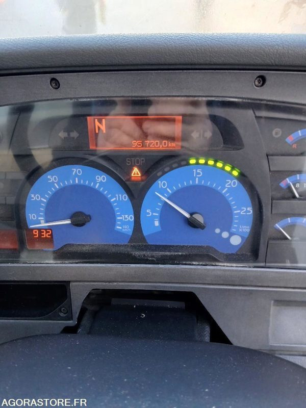 BALAYEUSE RENAULT MIDLUM 220 DCI - Balayeuse de voirie: photos 3 BALAYEUSE RENAULT MIDLUM 220 DCI - Balayeuse de voirie: photos 3