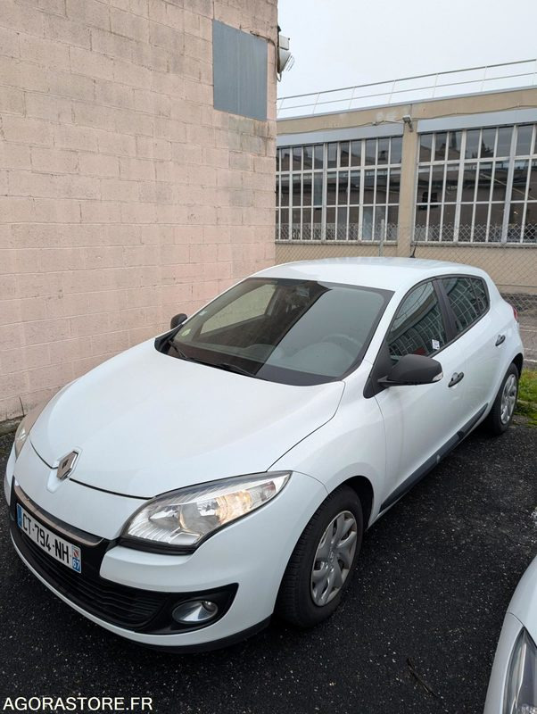 BERLINE MEGANE RENAULT 1.5 DCI BON ETAT 5 PLACES 200 010 KM - Voiture: photos 3 BERLINE MEGANE RENAULT 1.5 DCI BON ETAT 5 PLACES 200 010 KM - Voiture: photos 3