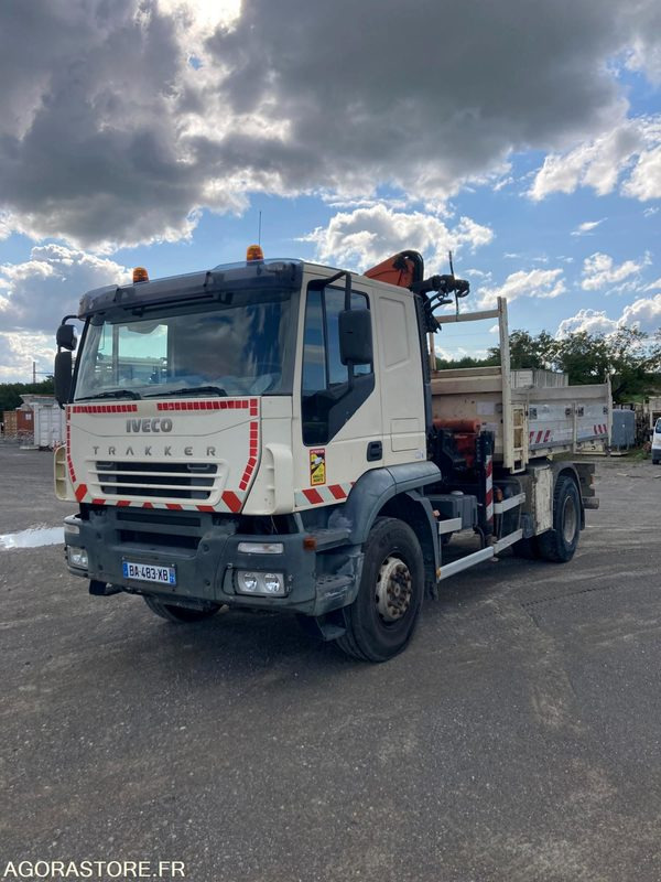 CAMION BENNE 4x2 IVECO TRAKKER 190T44 + GRUE PK15500 - Année 2006 - 391 000 km - Camion: photos 3 CAMION BENNE 4x2 IVECO TRAKKER 190T44 + GRUE PK15500 - Année 2006 - 391 000 km - Camion: photos 3
