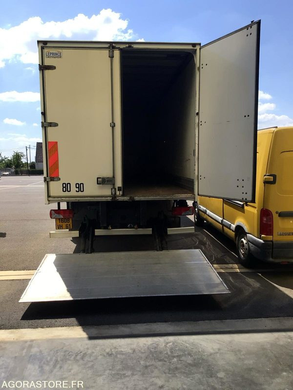 CAMION PORTEUR - Camion: photos 3 CAMION PORTEUR - Camion: photos 3