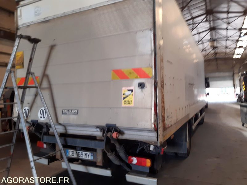 FOURGON RENAULT 13T - CB169MY - 2008 / 537 807 KM - Camion: photos 5 FOURGON RENAULT 13T - CB169MY - 2008 / 537 807 KM - Camion: photos 5