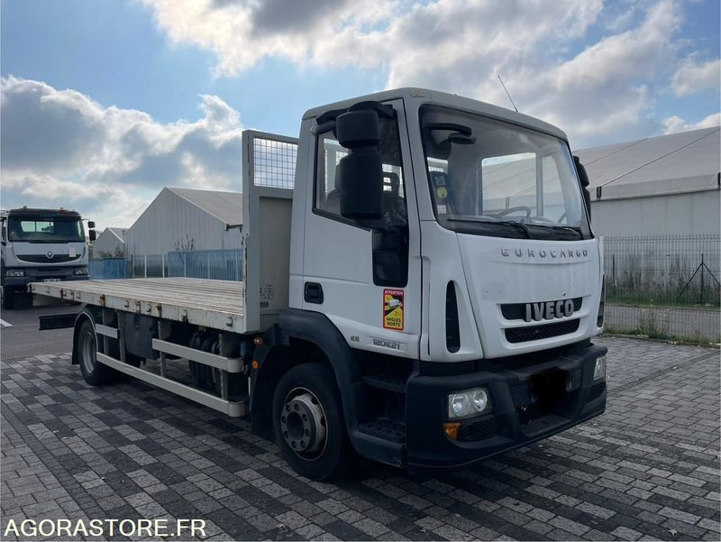 IVECO EUROCARGO PLATEAU - 2015 - 295 000KM - Camion: photos 1 IVECO EUROCARGO PLATEAU - 2015 - 295 000KM - Camion: photos 1