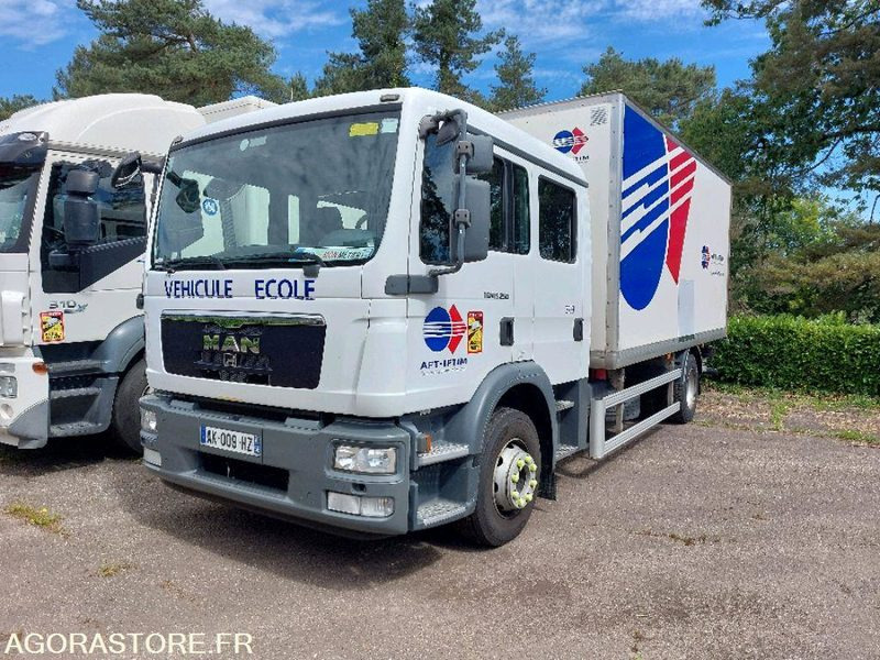 PORTEUR ROUTIER - MAN TGM-250 - ex Véhicule Ecole - Parc 3799 - Camion: photos 1 PORTEUR ROUTIER - MAN TGM-250 - ex Véhicule Ecole - Parc 3799 - Camion: photos 1