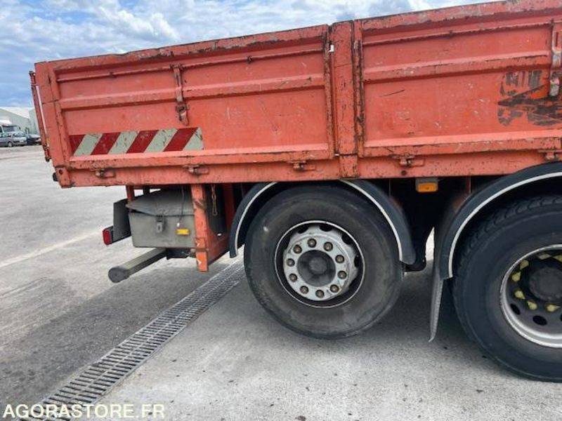 RENAULT PREMIUM LANDER 430.26 - PLATEAU GRUE - GRUE FASSI F150 + RADIO - 2011 - Camion: photos 3 RENAULT PREMIUM LANDER 430.26 - PLATEAU GRUE - GRUE FASSI F150 + RADIO - 2011 - Camion: photos 3