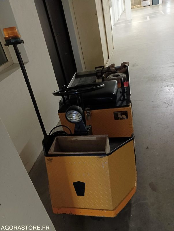 Chariot électrique TAYLOR DUNN - Bon état - 2010 - Chariot tracteur: photos 3 Chariot électrique TAYLOR DUNN - Bon état - 2010 - Chariot tracteur: photos 3