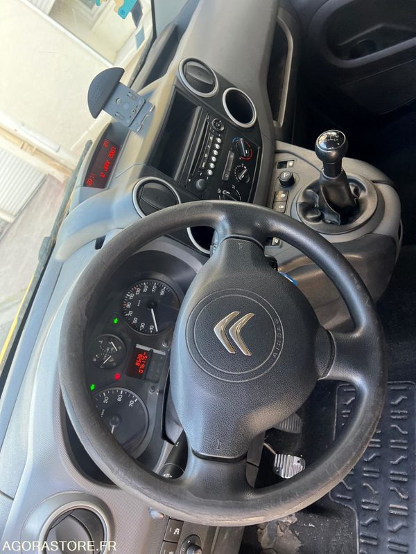 Citroen berlingo - 2016 - 76000km - Voiture: photos 5 Citroen berlingo - 2016 - 76000km - Voiture: photos 5