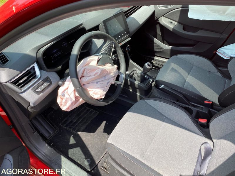 Clio v essence 2024 sans procédure - Voiture: photos 3 Clio v essence 2024 sans procédure - Voiture: photos 3