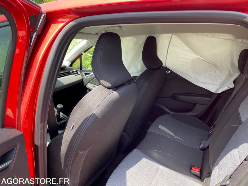 Clio v essence 2024 sans procédure - Voiture: photos 5 Clio v essence 2024 sans procédure - Voiture: photos 5