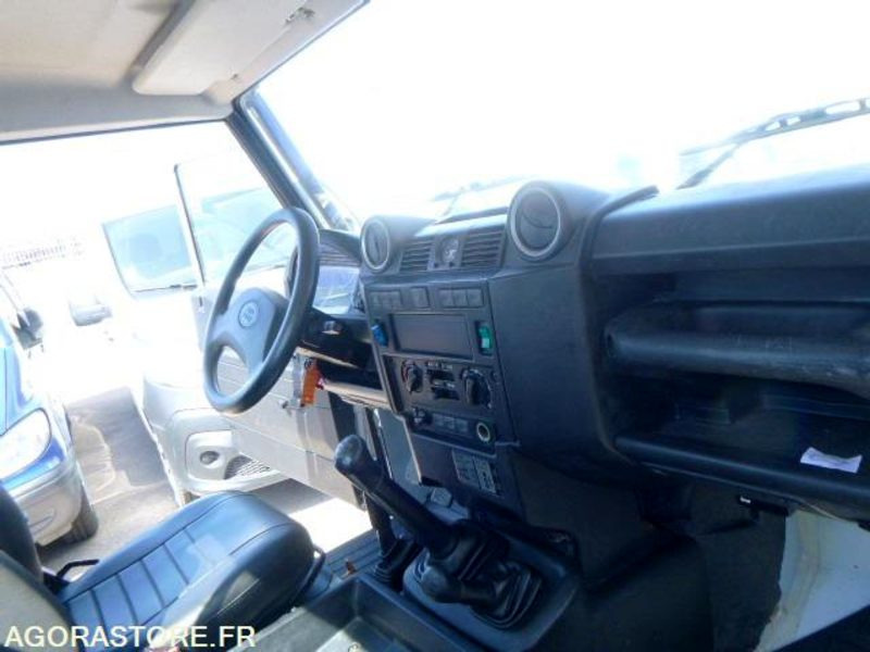 DEFENDER -Land Rover - 2011 - 131930km - 122ch - BON ETAT - SUV: photos 4 DEFENDER -Land Rover - 2011 - 131930km - 122ch - BON ETAT - SUV: photos 4