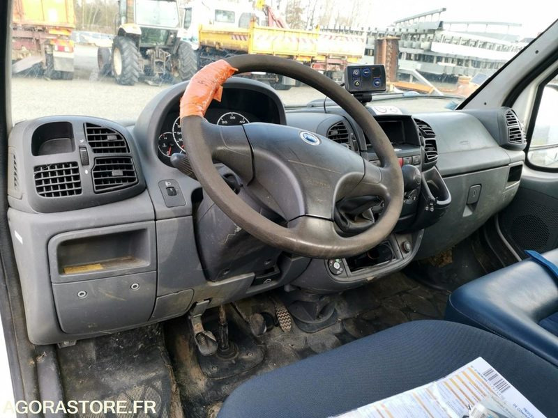 FIAT - DUCATO BENNE - 2006 / 304700 KM - Utilitaire benne: photos 4 FIAT - DUCATO BENNE - 2006 / 304700 KM - Utilitaire benne: photos 4