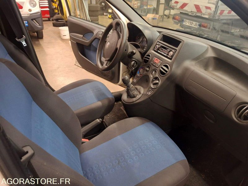 FIAT PANDA BI CARBURATION - Voiture: photos 5 FIAT PANDA BI CARBURATION - Voiture: photos 5