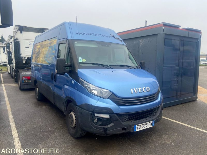 Fourgon Iveco Daily - 2017 - 80000 Kms - Fourgon utilitaire: photos 1 Fourgon Iveco Daily - 2017 - 80000 Kms - Fourgon utilitaire: photos 1