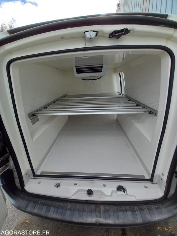 Fourgonnette frigorifique - RENAULT CN607VC - Fourgonnette: photos 5 Fourgonnette frigorifique - RENAULT CN607VC - Fourgonnette: photos 5