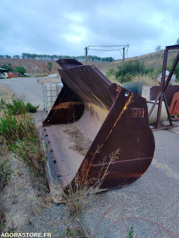 Godet CATERPILLAR - Outil/ Équipement: photos 2 Godet CATERPILLAR - Outil/ Équipement: photos 2