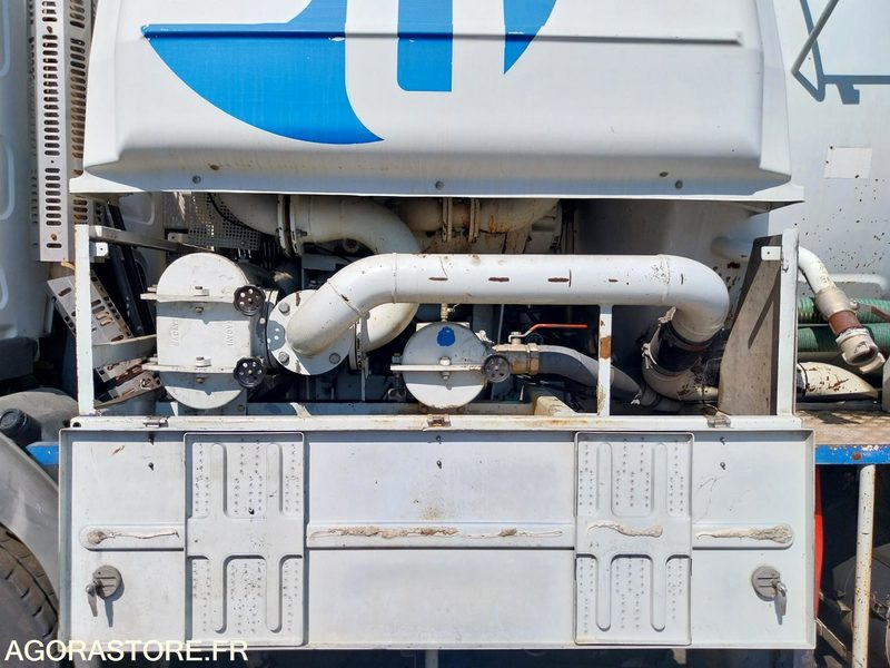 HYDROCUREUR 26T HUWER/RENAULT 496ADT34 (vente uniquement export) - Camion hydrocureur: photos 5 HYDROCUREUR 26T HUWER/RENAULT 496ADT34 (vente uniquement export) - Camion hydrocureur: photos 5