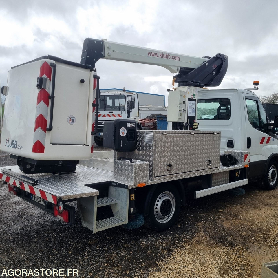 IVECO - 35S16 NACELLE - 2020 / 21000 KM - Fourgon utilitaire: photos 3 IVECO - 35S16 NACELLE - 2020 / 21000 KM - Fourgon utilitaire: photos 3