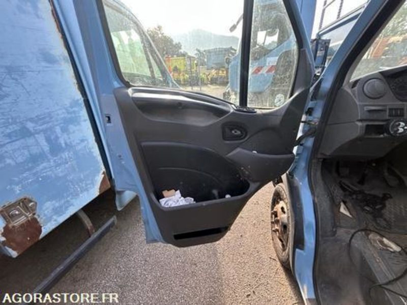 Fourgon utilitaire IVECO DAILY - 2011 - 158894KM - BN232WT: photos 8